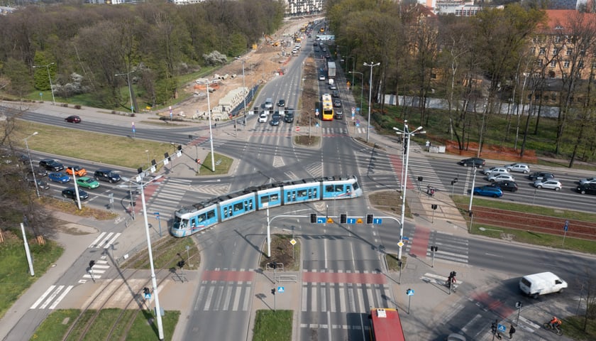 budowa trasy tramwajowej przez Popowice, ujęcie z drona