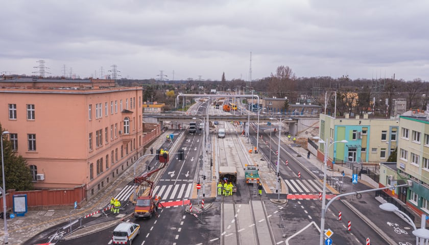 budowa trasy tramwajowej przez Popowice, ujęcie z drona