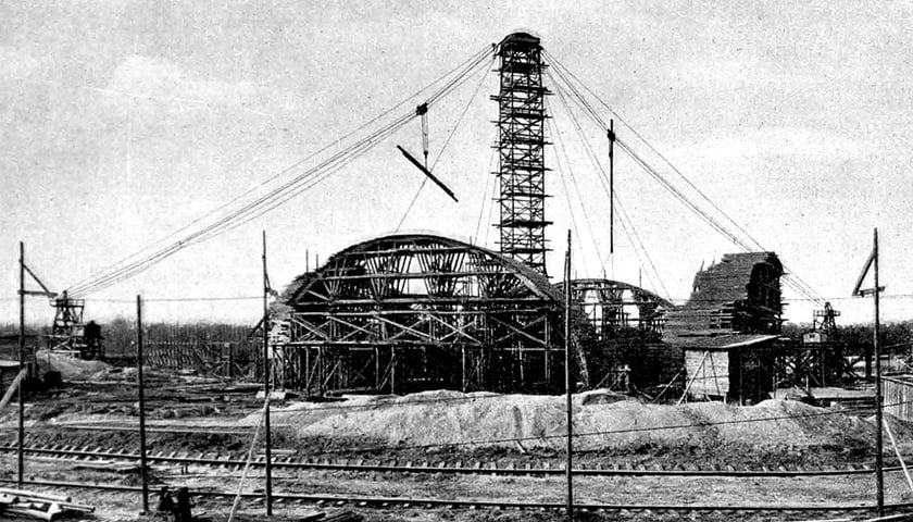 <p>Hala Stulecia - zdjęcia z budowy</p>