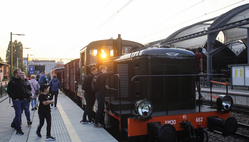 Wystawa pociągów Klubu Sympatyków Kolei we Wrocławiu podczas Nocy Muzeum 2023
