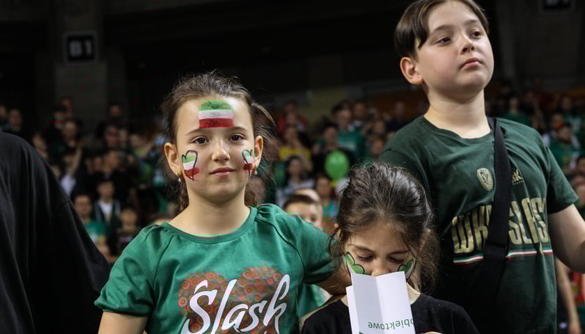 Kibice na meczu Śląsk - Legia w Hali Stulecia