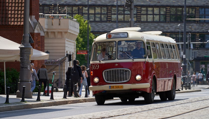 Wrocławskie Linie Turystyczne zaczynają sezon 2023.  Jelcz 272MEX z 1977 r.