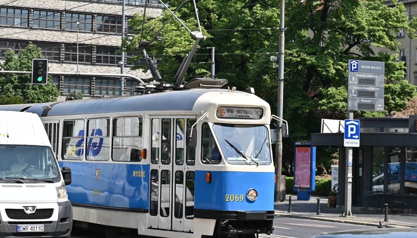 Wrocławskie Linie Turystyczne zaczynają sezon 2023. Przegubowiec 102Na z 1972 r.