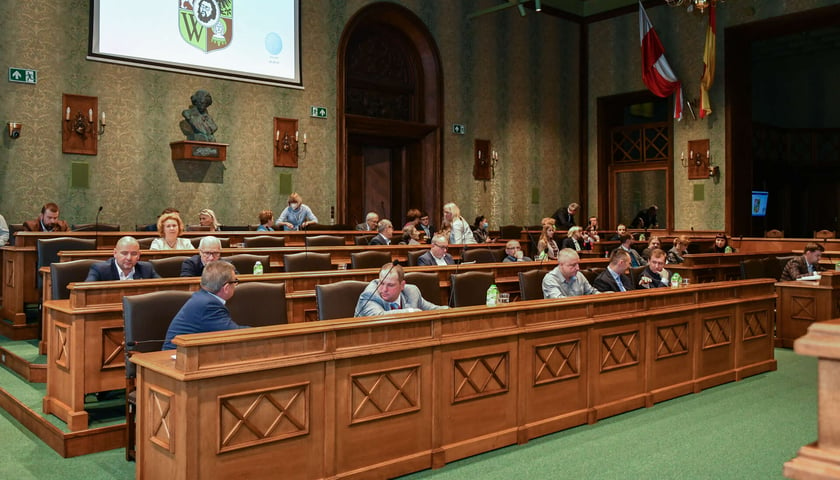Sesja Rady Miejskiej Wrocławia - zdjęcie ilustracyjne.  