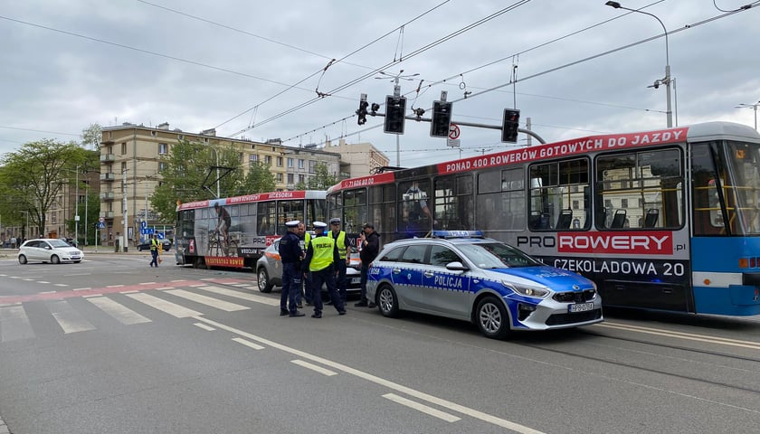 Zderzenie tramwajów w okolicach dworca świebodzkiego.