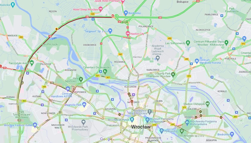 Korek na AOW po zderzeniu trzech osobówek - 26 maja