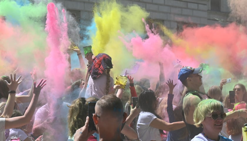 Święto Holi na Dworcu Świebodzkim we Wrocławiu