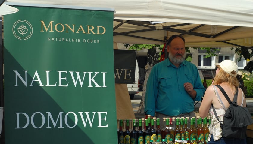 Festiwal Azjatycki, Festiwal Smak&oacute;w Świata i Festiwal Piwa, Wina i Trunk&oacute;w Rzemieślniczych na placu Nowy Targ