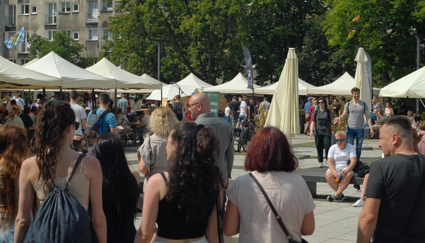 Festiwal Azjatycki, Festiwal Smak&oacute;w Świata i Festiwal Piwa, Wina i Trunk&oacute;w Rzemieślniczych na placu Nowy Targ