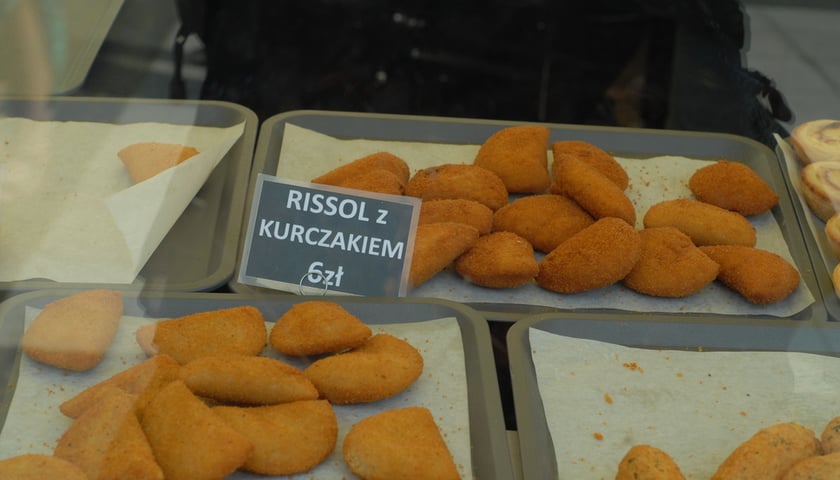 Tłumy na Festiwalu Azjatyckim, Festiwalu Smak&oacute;w Świata i Festiwalu Piwa, Wina i Trunk&oacute;w Rzemieślniczych na placu Nowy Targ
