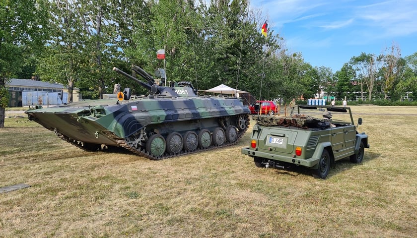 Zdjęcie z ubiegłorocznej edycji Wrocławskiej Prezentacji Grup Rekonstrukcji Historycznych, pojazdów militarnych i służb mundurowych REKON