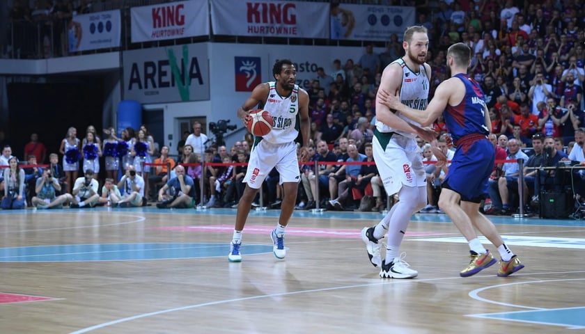 Koszykarze Śląska Wrocław i Kinga Szczecin podczas meczu finałowego EBL