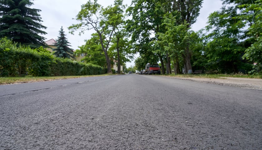 Ulica Świątnicka po remoncie nawierzchni