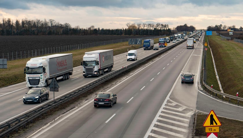 A4 w obecnej formie nie jest w stanie sprostać natężeniu ruchu, jaki na niej panuje. Jej przebudowa jest przesądzona, jednak wciąż nie wiadomo, który wariant będzie realizowany. (Zdjęcie ilustracyjne.)