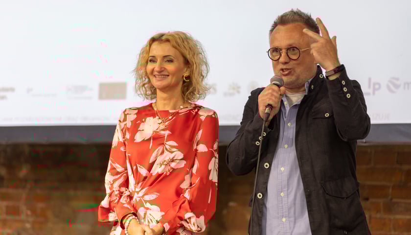 Od lewej&nbsp;Maria Lewandowska-Mika, dyrektorka Dolnośląskiej Federacji Organizacji Pozarządowych i&nbsp;Robert Dragoś, prezes stowarzyszenia Centrum ds. Katastrof, Klęsk Żywiołowych Tratwa
