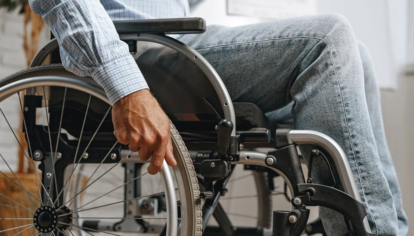 wózek inwalidzki, zdjęcie ilustracyjne