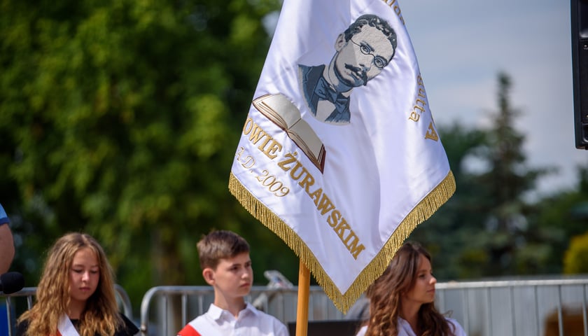 Uroczystość wmurowania aktu erekcyjnego pod nowy budynek szkoły w Pustkowie Żurawskim