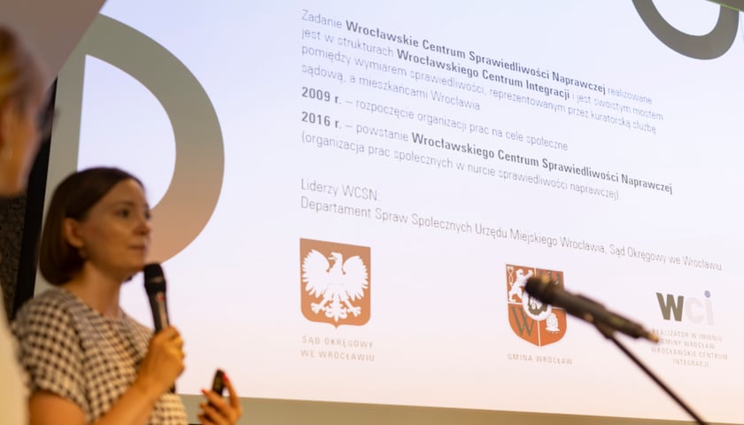 <p>Prezentacja dotycząca wroclawskiego rozwiązania walki z rasizmem&nbsp;</p>