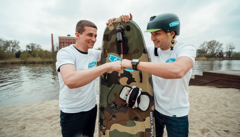 Дошка Fridee створена для любителів серфінгу, які не можуть щодня користуватися перевагами морських хвиль.