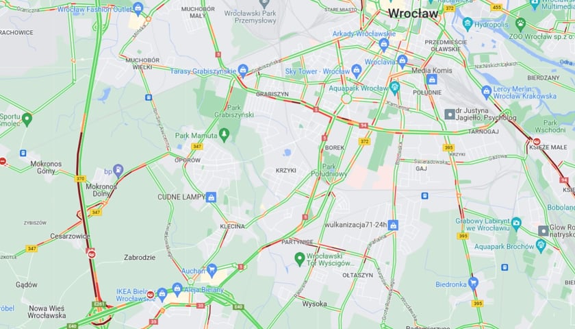Korek na AOW po zderzeniu busa i cieżarówki - 20 czerwca 2023 r., godz. 18:30