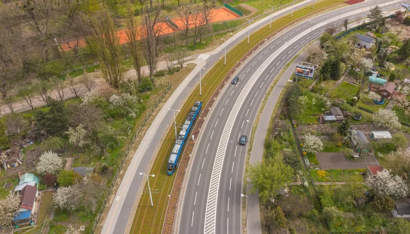 Przejazd próbny tramwaju nową trasą przez Popowice.