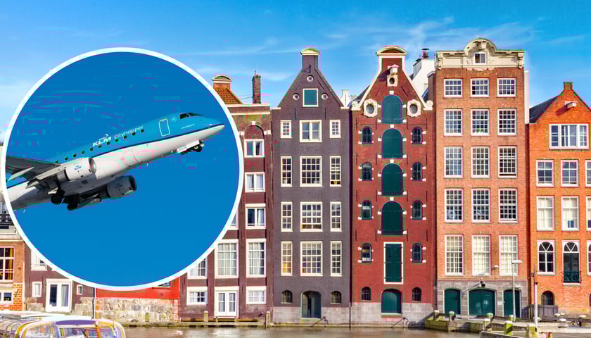 Kamieniczki w Amsterdamie. Na zdjęciu w kółku - samolot 