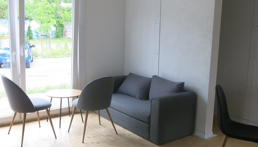 <p>Wnętrze ptrototypu domu pomocowego na terenie Czasoprzestrzeni</p>