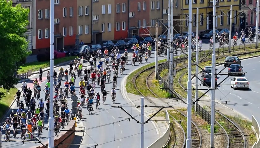 Rowerzyści na ulicach Wrocławia / zdjęcie ilustracyjne