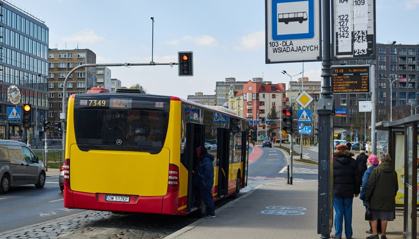 Zdjęcie ilustracyjne autobusu