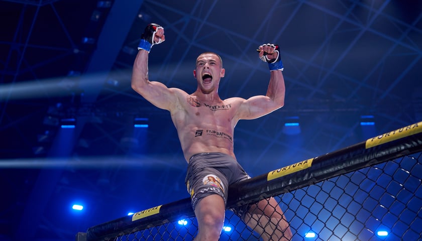 Sobotnia gala MMA we wrocławskiej Hali Orbita. Na zdjęciu jeden z zawodników