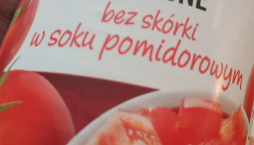 Składniki na leczo. Pmidory w puszce