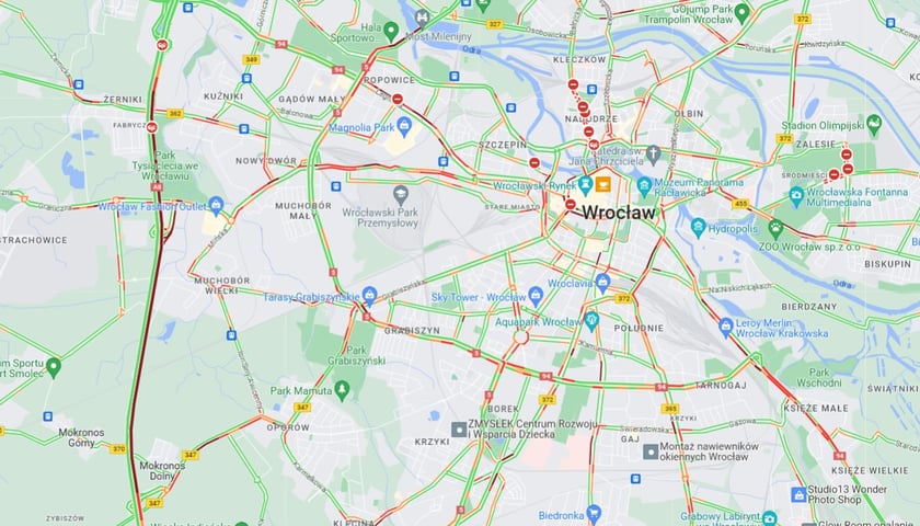 Korki na AOW po zderzeniu trzech ciężarówek