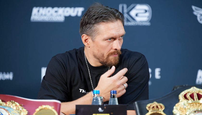 Aleksander Usyk podczas konferencji prasowej w Warszawie