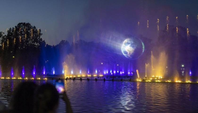 Pokaz specjalny Fontanny Multimedialnej we Wrocławiu - w sobotę 15 lipca Mikro&Makro Kosmos.