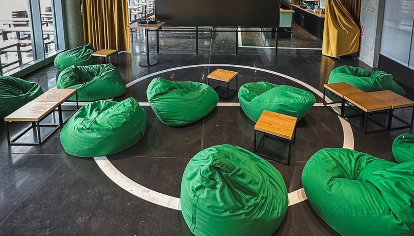 Wnętrza Sports Baru na Tarczyński Arena