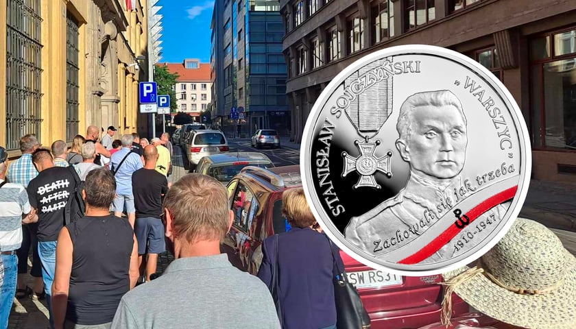 Na zdjęciu kolejka ludzi przed budynkiem banku. W kółku awers monety z wizerunkiem Stanisława Sojczyńskiego "Warszyca"