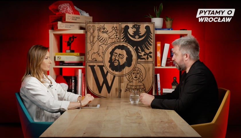 Karolina Misztal prowadząca rozmowę z Radosławem Michalskim