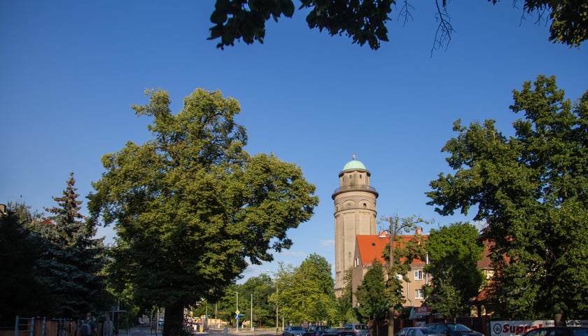 Wieża ciśnień z ulicy Berenta na osiedlu Karłowice została ponownie wystawiona na sprzedaż