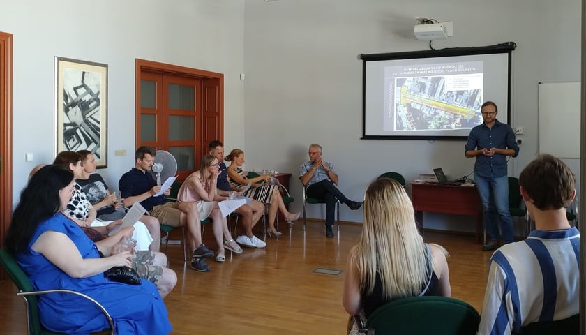 Uczestnicy pierwszego spotkania narady obywatelskiej ws. zmian na ulicy Ruskiej