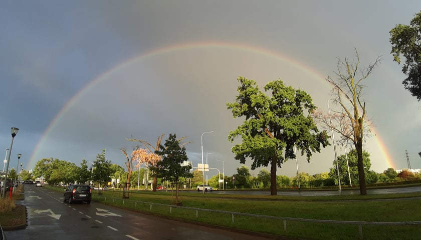 Zdjęcie podwójnej tęczy we Wrocławiu