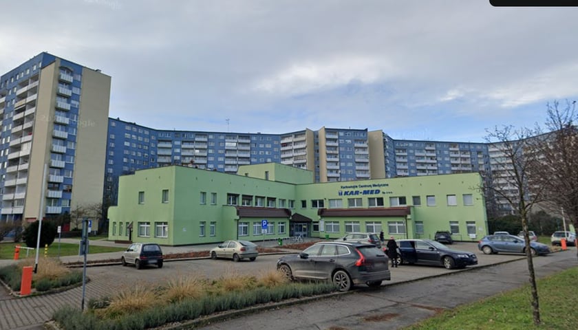 Przychodnia przy ulicy Bonczyka, gdzie deweloper chciał zbudować 40-metrowy budynek