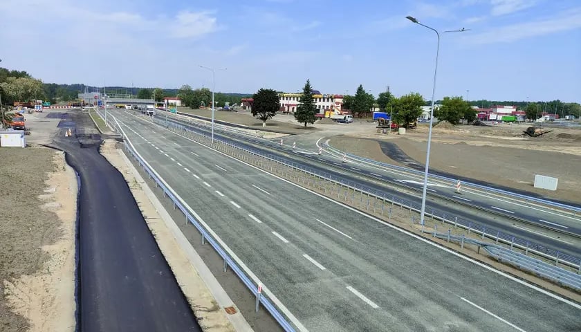 Droga asfaltowa; budowa A18, węzeł Olszyna