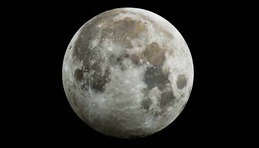 Księżyc z zaćmieniem półcieniowym (19.10.2013) 