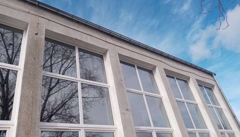 Wymiana stolarki okiennej w budynkach Zespołu Szkół nr 21 przy ul. Ignuta 28.