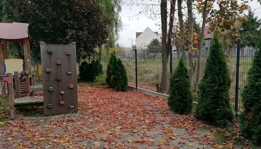 Wymiana ogrodzenia przedszkola nr 22 przy ul. Stanisławowskiej 90.