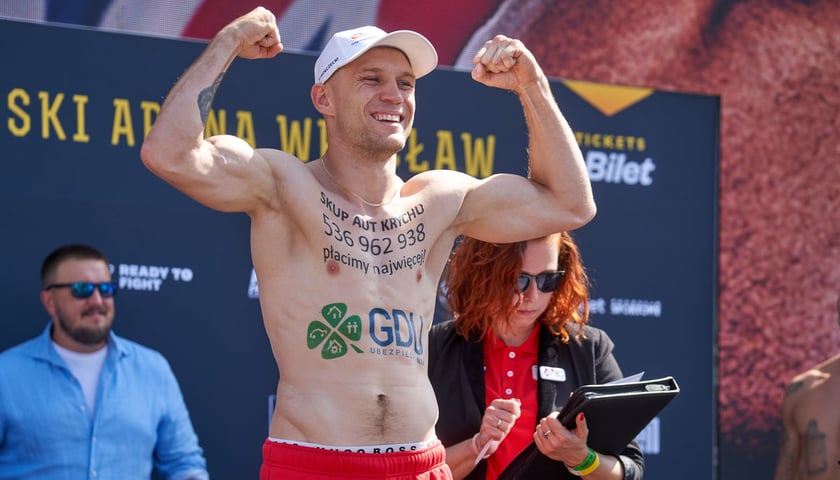Ceremonia ważenia zawodników przezwieczorem bokserskim na Tarczyński Arena, którego kulminacją będzie walka Usyk - Dubois