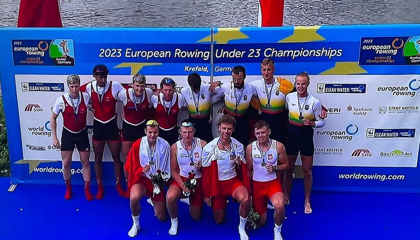 Złota czwórka w składzie: Igor Czekanowicz, Michał Rańda, Jakub Woźniak i Bartosz Bartkowski podczas ceremonii dekoracji