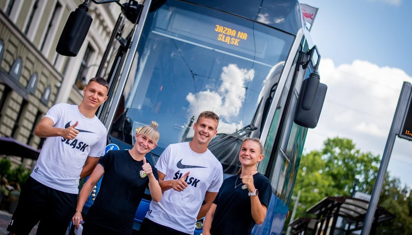 Klaudia Adamek i Aleksandra Dudziak oraz Patryk Szwedzik i Szymon Lewkot - zawodniczki i zawodnicy Śląska Wrocław w czasie drugiego odcinka akcji JAZDA NA ŚLĄSK. 