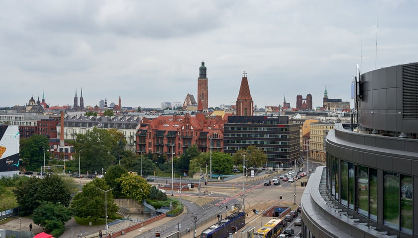Widok na Wrocław z lotu ptaka - na zdjęciu m.in. Legnicką, pl. Jana Pawła II, Podwale