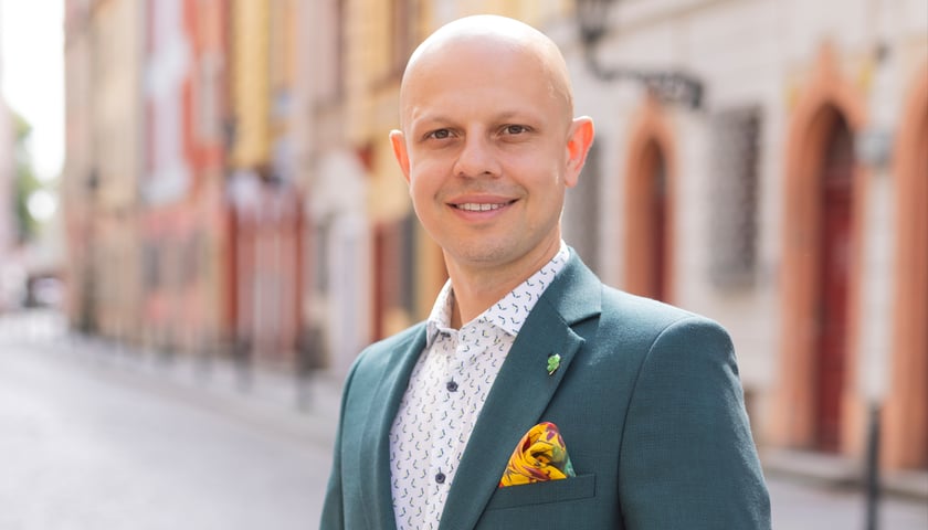 Na zdjęciu Karol Smoliński, kierownik Działu Lokali Mieszkalnych w Urzędzie Miejskim Wrocławia